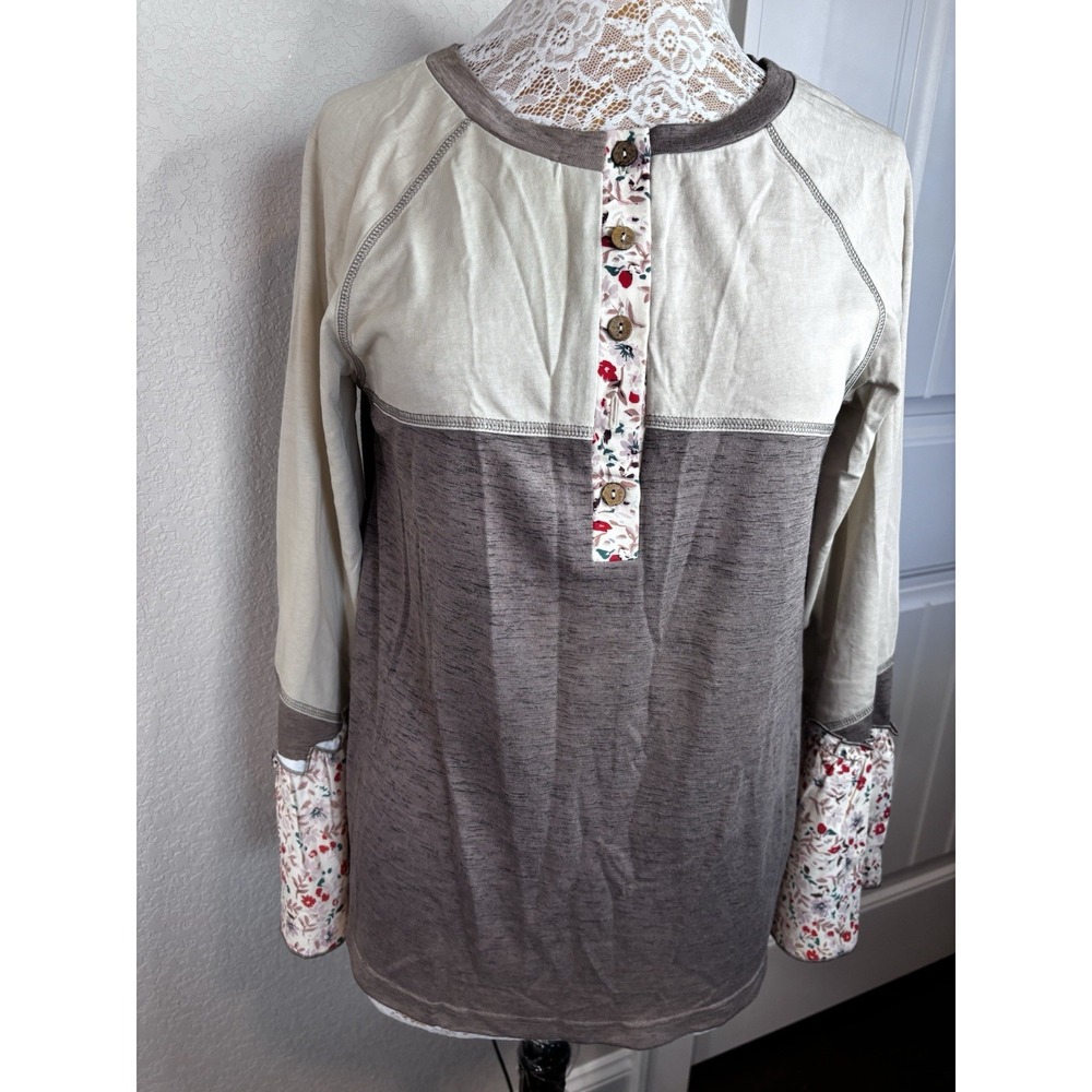 Briley Henley  Women's Top 2 Tone Floral Accents ‎ Long Sleeve NWOT Boho  M